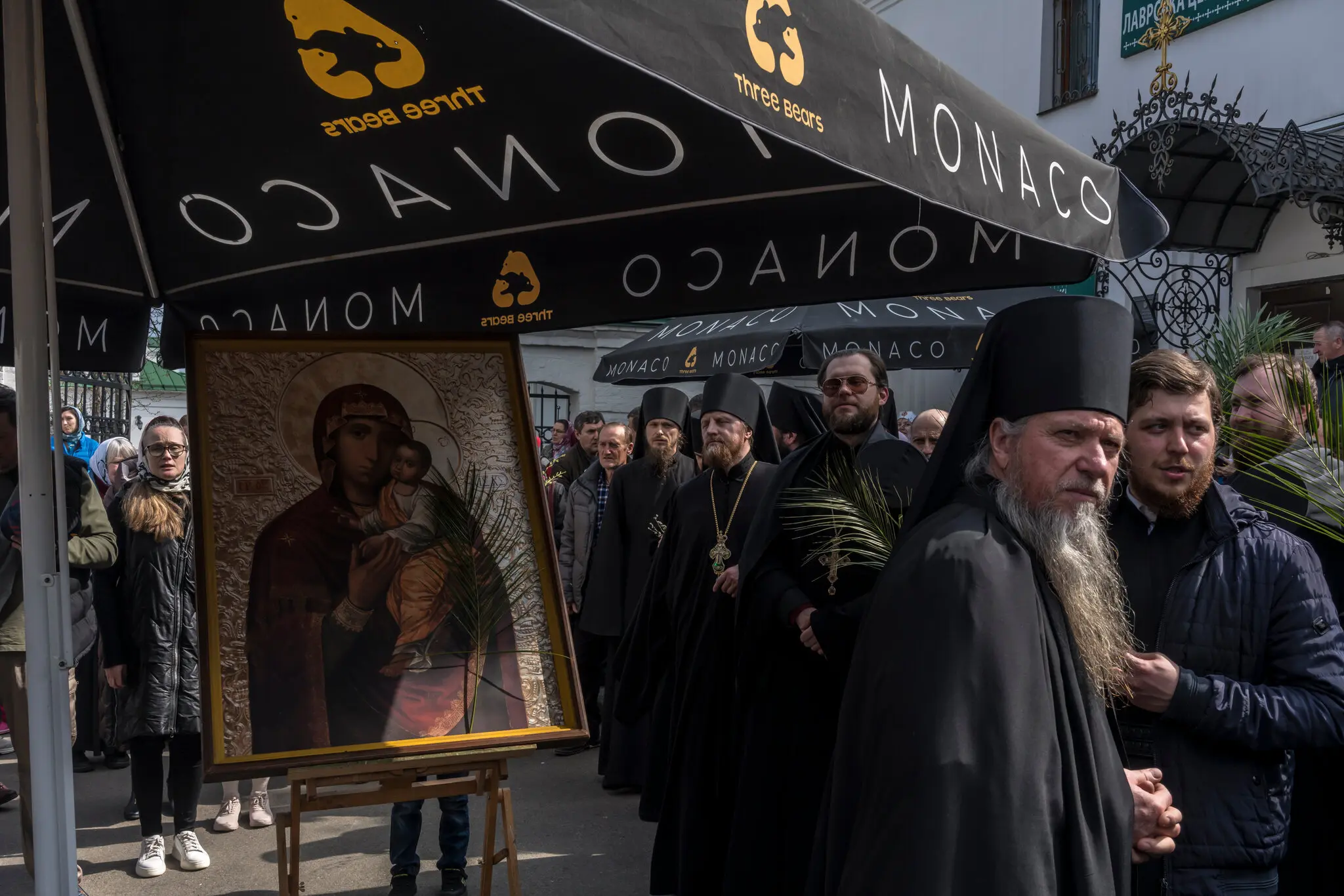 Український уряд зобов’язав священиків і монахів звільнити Києво-Печерську лавру, пов’язану з РПЦ